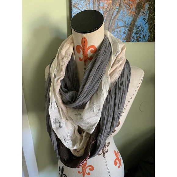BCBGeneration Accessories - NWT BCBGeneration Infinity Loop Scarf One Size Multicolors Braid